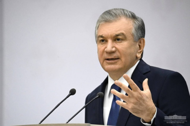 Президент Шавкат Мирзиёев и кандидат на этот пост на предстоящих выборах раскритиковал бездумную установку бордюров в махаллях Ташкента. Месяцем ранее Aktuano.uz опубликовало материал  на эту тему