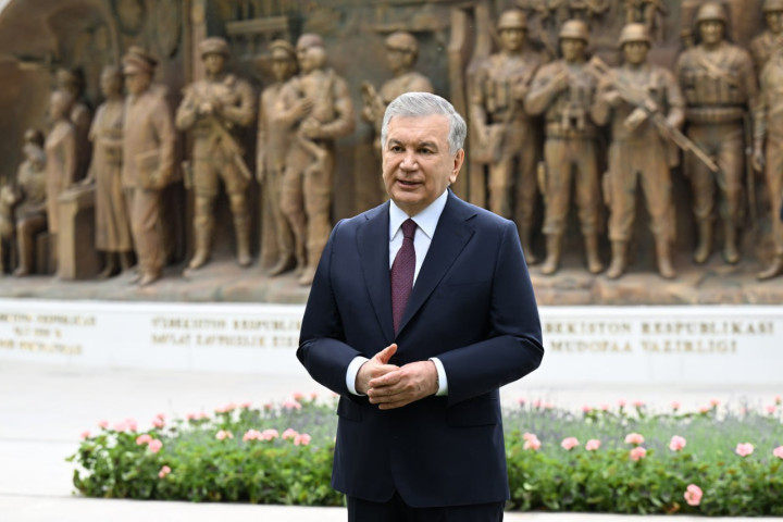 Президент поздравил народ Узбекистана с Днем памяти и почестей