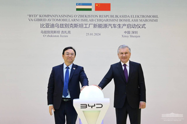 Президент Шавкат Мирзиёев дал старт производству электромобилей BYD в Джизакской области