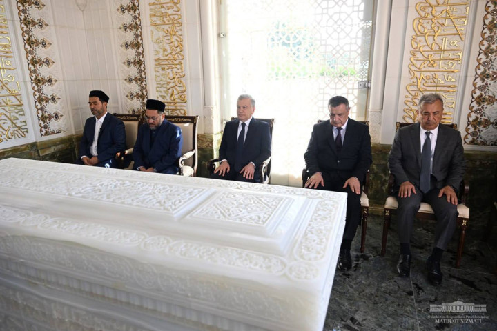 Президент Шавкат Мирзиёев почтил память Ислама Каримова