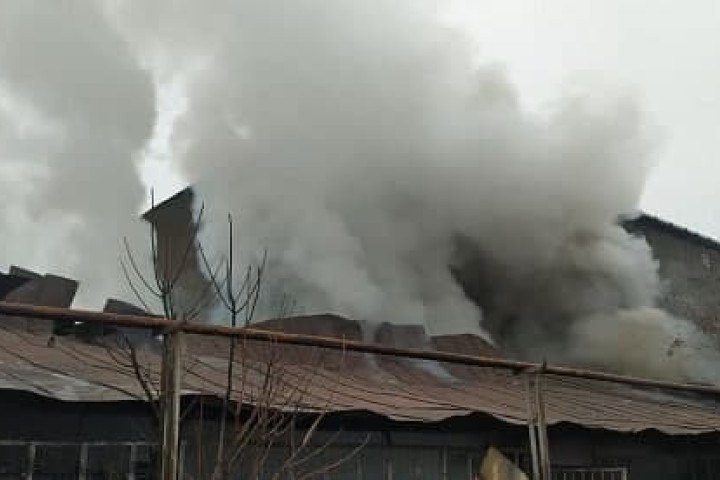 В Алмазарской районе загорелся склад. В результате ЧП никто не пострадал