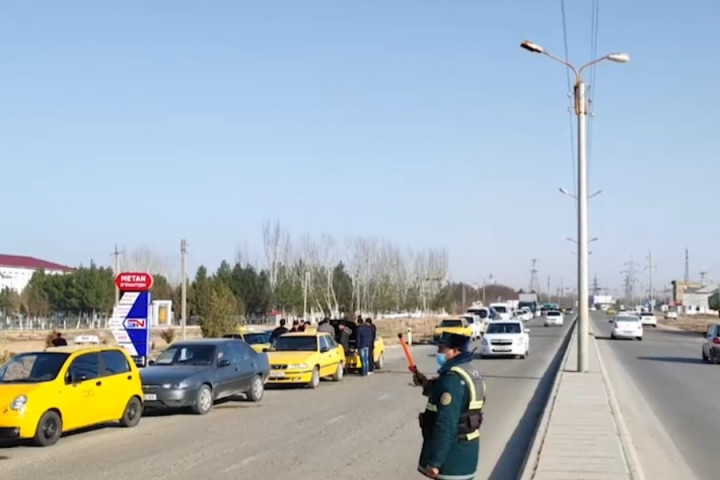 Для поддержания правопорядка на автогазозаправки направлены сотрудники ДПС