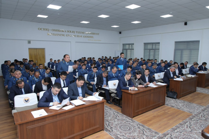 В Джизакской области за некомпетентность уволены сотрудники налоговых органов