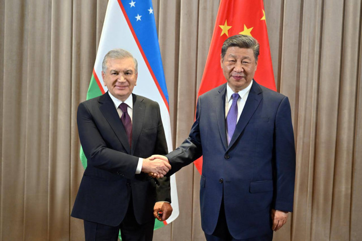 Лидеры Узбекистана и Китая провели переговоры в Астане