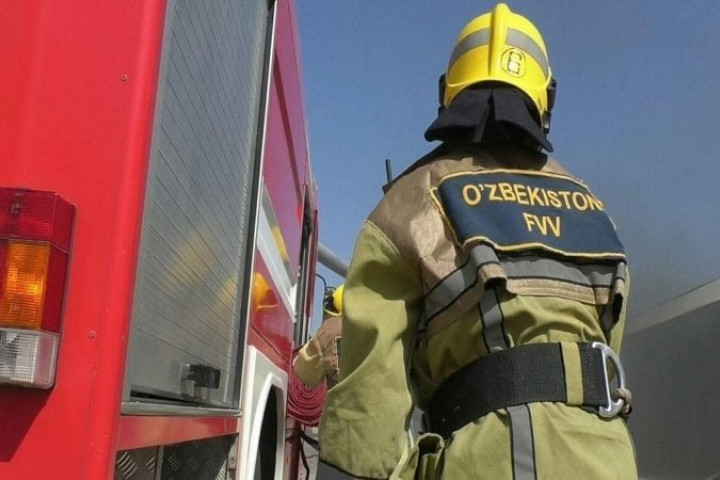 В Сурхандарье в торговом комплексе сгорели 12 магазинов