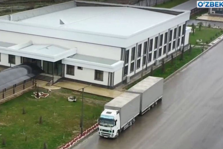 В Андижане задержаны начальник и два сотрудника таможенного поста по подозрению в коррупции