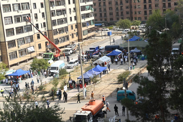 Из-за взрыва на складе в Сергели десятки домов получили повреждения