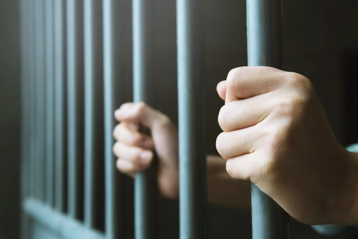 В Бекабаде суд приговорил мужчину, доведшего жену до самоубийства, к 9 годам лишения свободы