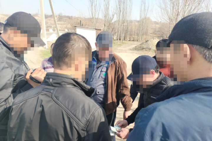 В Намангане при получении взятки задержан сотрудник «Узтрансгаз»