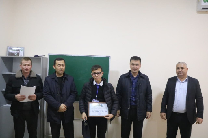 В Самаркандской области школьнику в качестве подарка за конкурс программистов вручили поддержанный ноутбук
