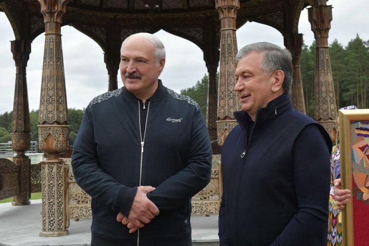 Президент Беларуси Александр Лукашенко поздравил Президента Узбекистана Шавката Мирзиёева с победой на выборах
