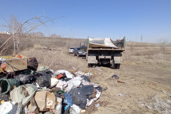 В Узбекистане планируют конфисковывать транспортные средства за выброс мусора в неположенном месте