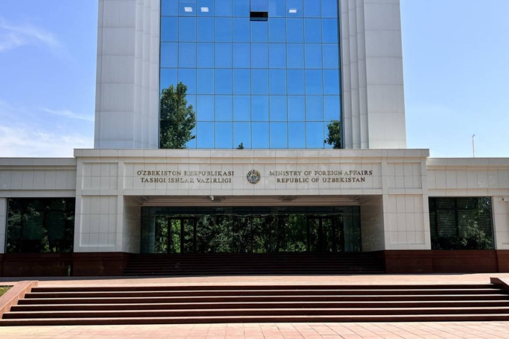 Для узбекистанцев за рубежом запущено мобильное приложение консульских услуг