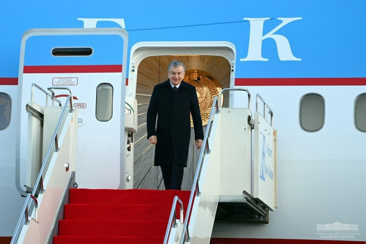 Шавкат Мирзиёев прибыл в Нур-Султан