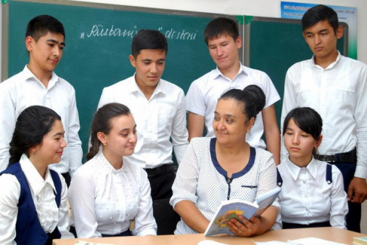 В Узбекистане почти 1700 учителей получат надбавку к зарплате в размере 5 млн сумов
