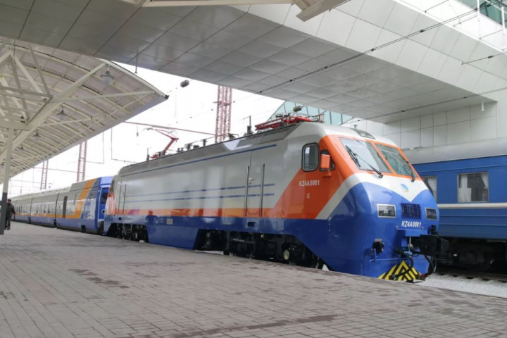 Скоростной поезд Ташкент - Алматы начнет курсировать ежедневно с декабря
