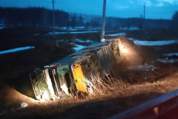 В России автобус с гражданами Узбекистана попал в аварию, есть погибшие
