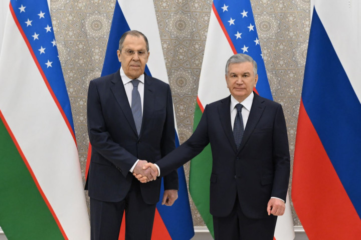 Президент Узбекистана принял министра иностранных дел РФ
