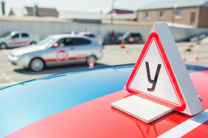 В Узбекистане выпускникам автошкол будут выдавать электронное удостоверение