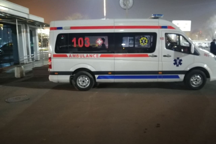 Трудового мигранта, получившего травму позвоночника при падении в России, вернули на родину