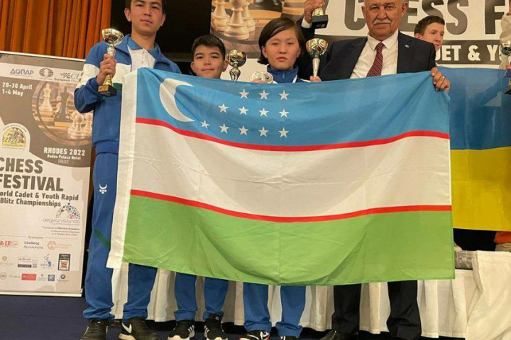 Школьница из Узбекистана завоевала титул чемпионки мира по быстрым шахматам