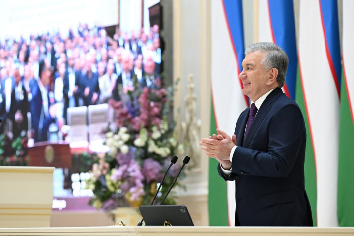 Президент Узбекистана вручил госнаграды работникам сельского хозяйства - фото
