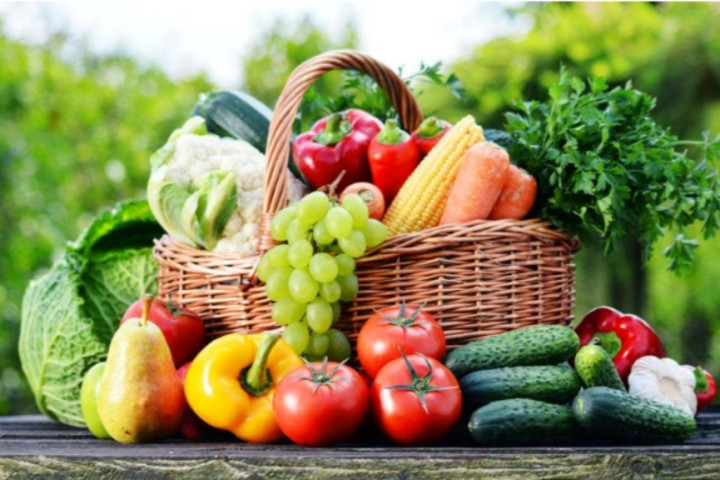 Госкомстат опубликовал самые высокие и низкие рыночные цены на ходовые продукты