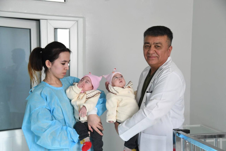Врачи из Узбекистана провели успешную операцию по разделению сиамских близнецов из Кыргызстана