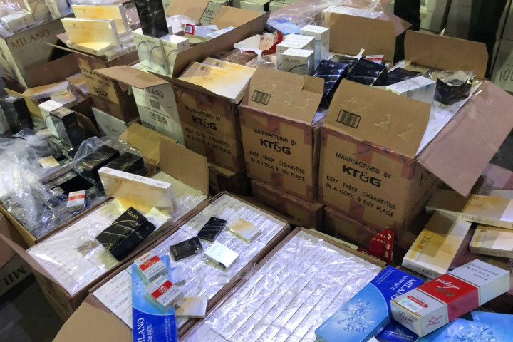 В Ташкенте уничтожили около 110 тысяч пачек контрафактных сигарет - видео, фото