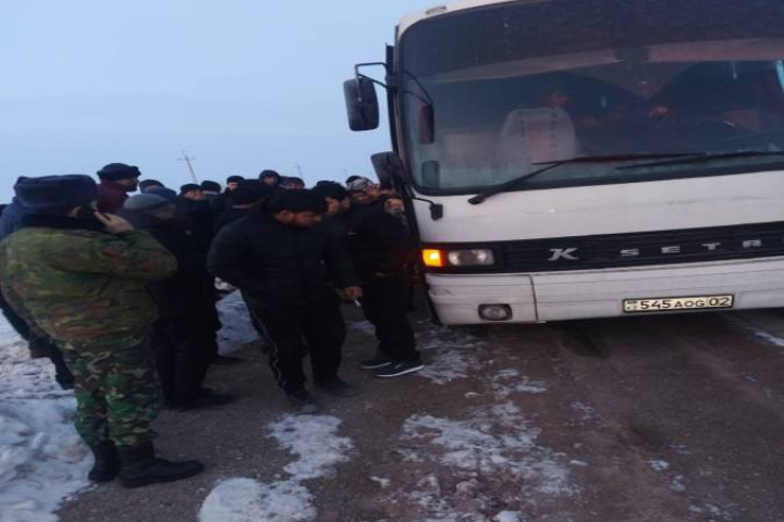 В Казахстане спасатели эвакуировали свыше 50 пассажиров автобуса, среди которых были узбекистанцы