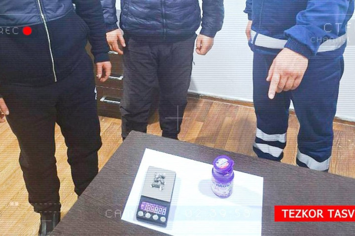 В Нурафшане водитель автобуса торговал наркотиками прямо в салоне