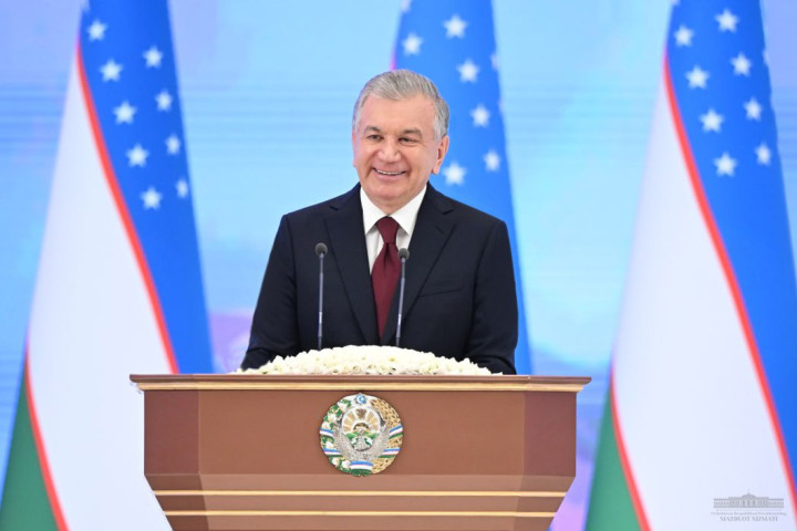 Президент поздравил женщин Узбекистана с праздником 8 марта