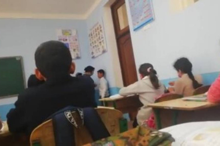 В Фаришском районе старшеклассники подожгли учебные принадлежности школы