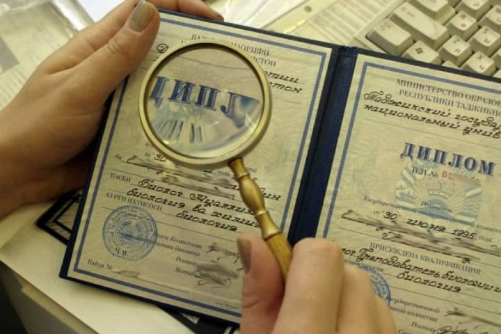 В Джизаке мужчина изготавливал и продавал поддельные дипломы