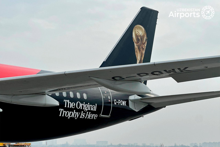 В Ташкент прибыл оригинальный Кубок чемпионата мира FIFA