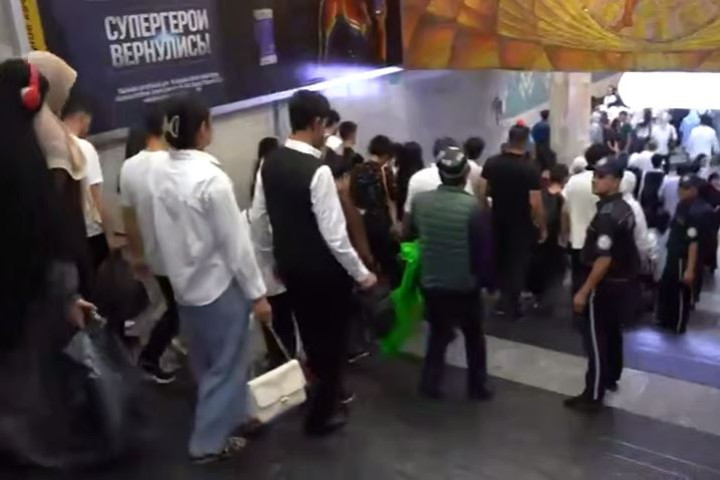 В метро Ташкента нашли и вернули владельцу 10 тысяч долларов