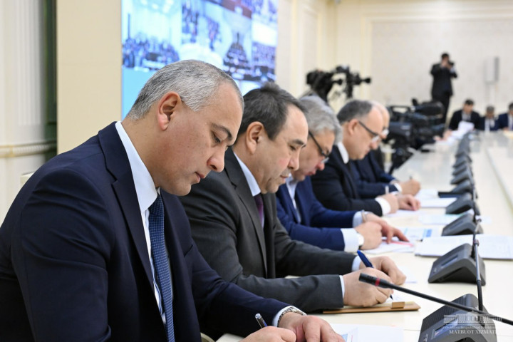 Президент поручил в течение месяца завезти в Узбекистан из-за границы 3000 тонн семян