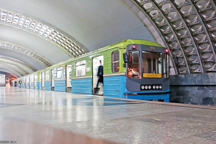 В столичном метрополитене вновь произошла экстренная остановка поезда