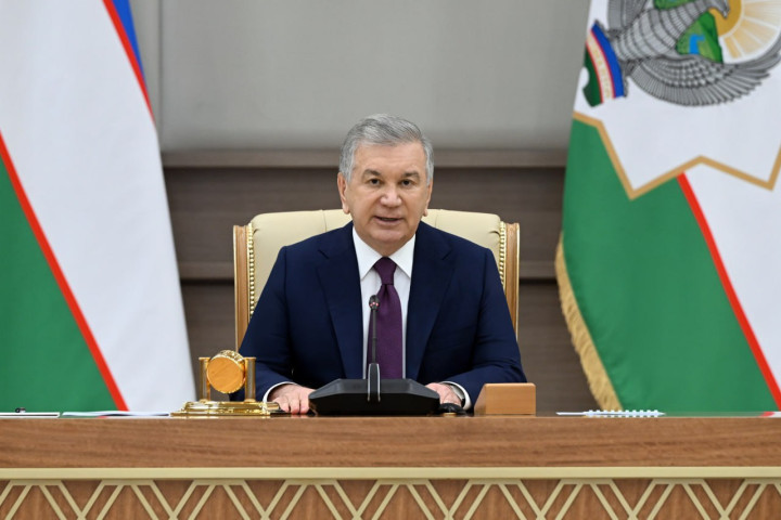 Мирзиёев поручил открыть торговые дома в США