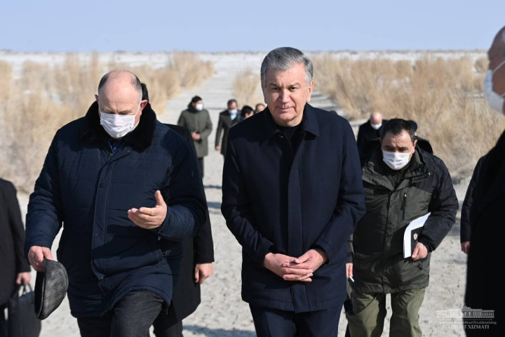 Шавкат Мирзиёев побывал на высохшем дне Аральского моря