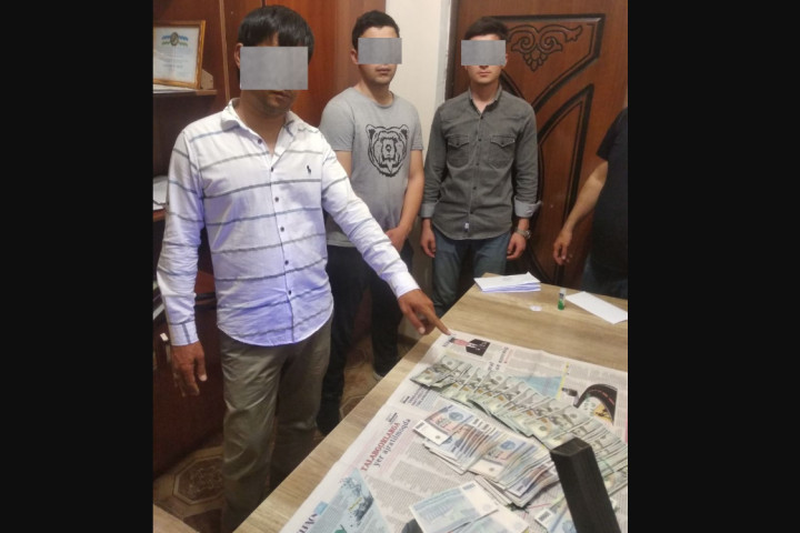 В Сурхандарье задержан человек, заработавший порядка 80 млн сумов на мнимой отправке граждан в Южную Корею и Германию