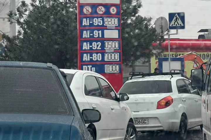 На заправках UNG Petro повысилась стоимость бензина Аи-80