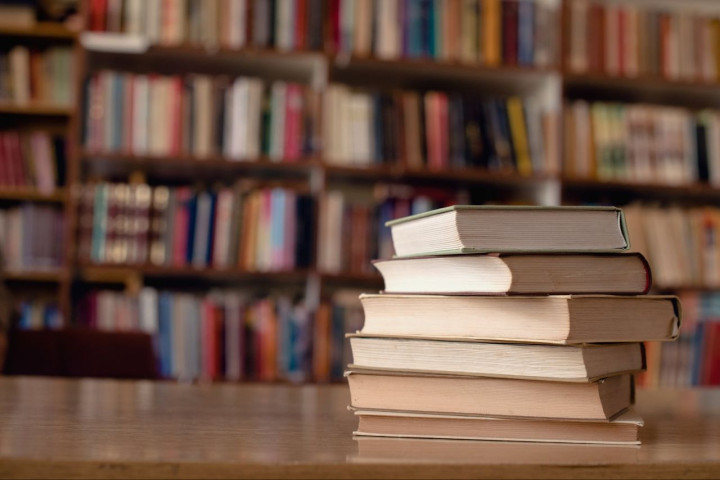 В МНО уверили, что купленные учителями иностранных языков книги не надо сдавать в школьную библиотеку