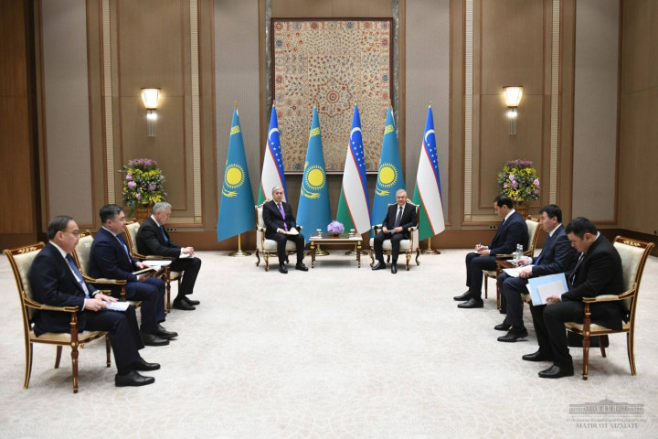 Президенты Узбекистана и Казахстана провели переговоры в узком формате