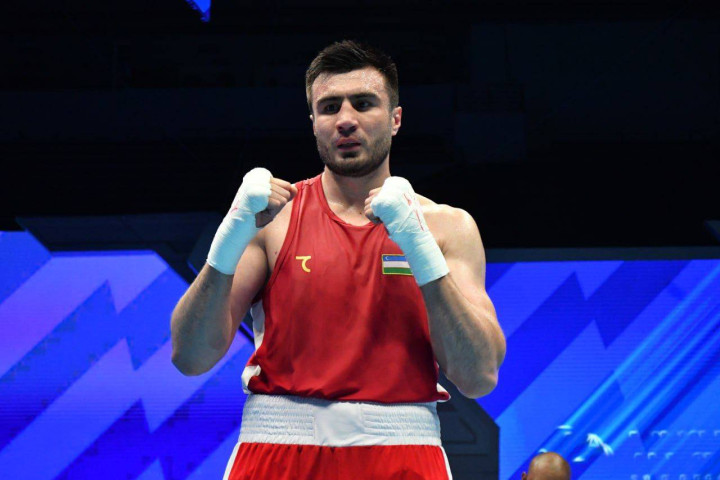 Узбекский боксер Баходир Жалолов стал двукратным чемпионом мира