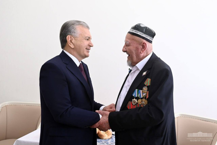 Президент Шавкат Мирзиёев поздравил народ Узбекистана с Днем памяти и почестей