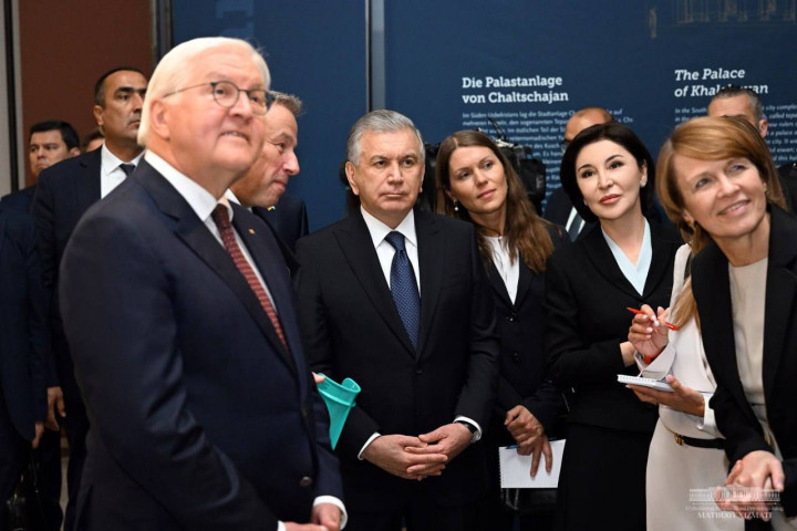 Президенты Узбекистана и Германии открыли в Берлине выставку культурно-исторического наследия узбекского народа