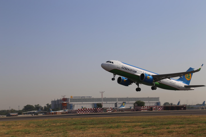 Uzbekistan Airways вводит дополнительные рейсы для студентов