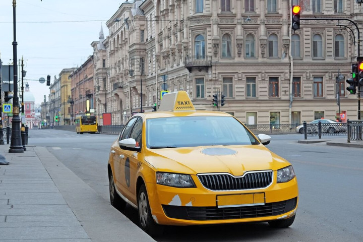 В Санкт-Петербурге мигрантам запретили работать в такси