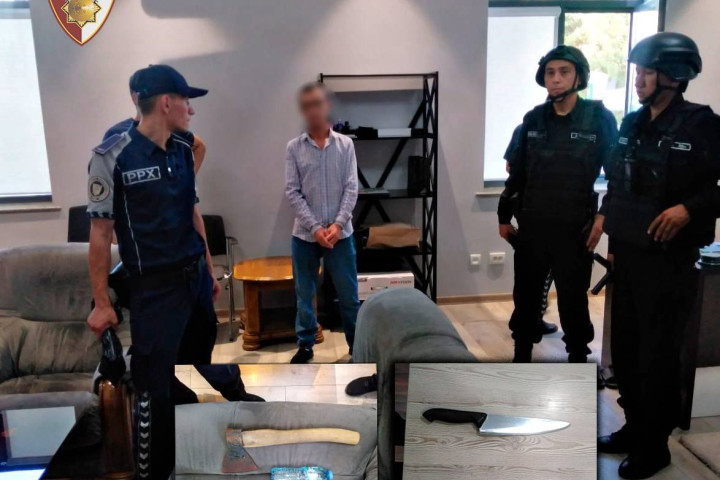 В Ташкенте охранник пришел к директору с топором за повышением зарплаты
